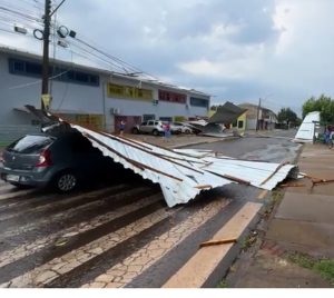 Perigo: Rota de temporais ativa espalha destruição pelo Oeste