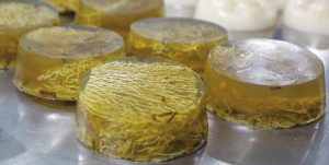 Novo curso utiliza derivados da abelha para produzir cosméticos e velas