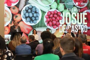 Secretaria de Agricultura premia iniciativas de combate à fome e segurança alimentar
