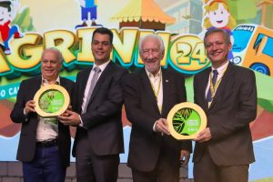 Agrinho premia 2,6 mil estudantes paranaenses
