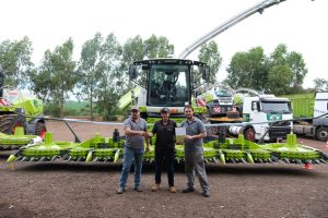 Produtor compra décima colhedora Claas