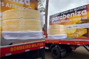 Maior queijo do mundo é distribuído em Belo Horizonte
