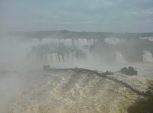 Vazão nas Cataratas do Iguaçu está quase cinco vezes acima do normal