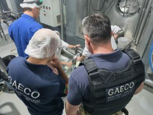 Operação identifica produção de leite com soda cáustica