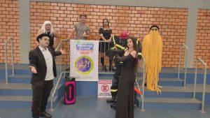 Coopavel usa teatro para orientar crianças sobre atitudes de segurança