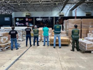 Fim de ano impulsiona importação de alimentos das ceias em portos e aeroportos