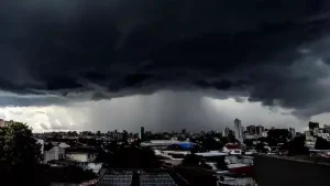 Capital tem risco de vários dias de chuva e alagamentos
