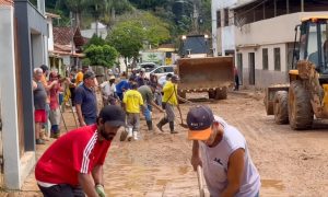 Fortes chuvas destroem 9 pontes