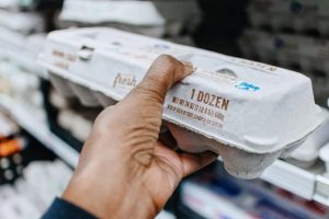 Ovos custando R$ 50 a dúzia, pode isso?