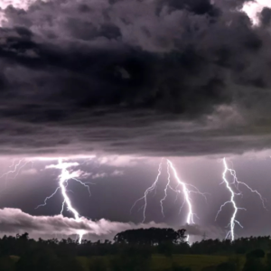 Instabilidade trará pancadas de chuva e calor acima do normal