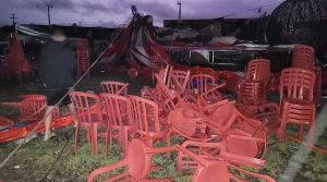 Circo desaba após temporal; crianças são levadas ao hospital