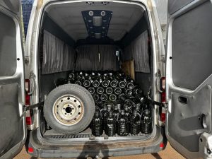 Receita  apreende 2,3 mil litros de azeite avaliados em R$ 82 mil