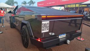 Foi de “parar o Agro”: Veículo da Tesla impressiona visitantes