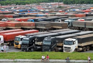 Colapso? Safra mal começou e já se formam filas quilométricas de caminhões