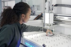 Mulheres ampliam presença e lideram avanços na pesquisa