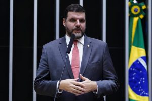 Projeto amplia isenção fiscal para adubos e defensivos