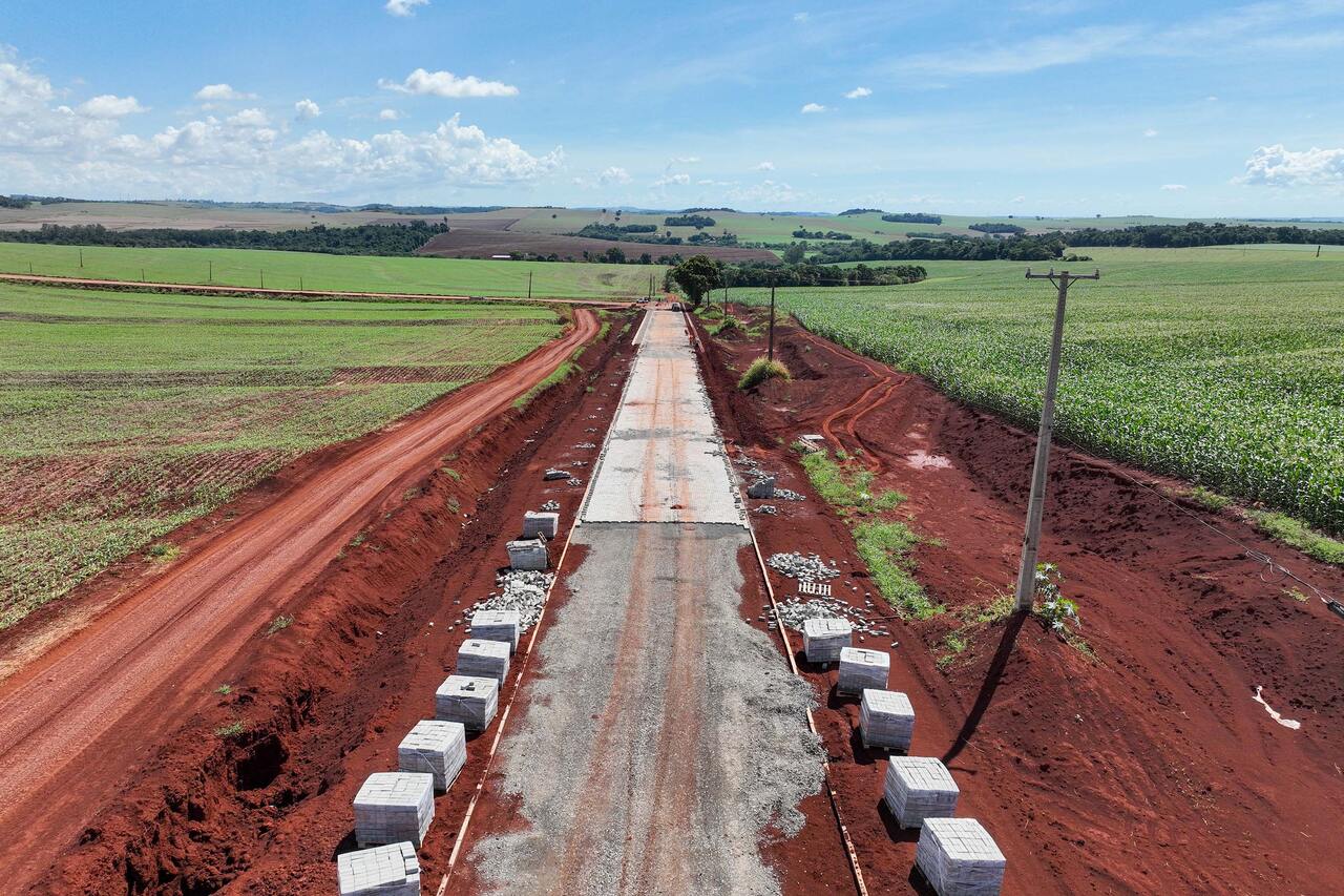 Pavimentação avança e transforma cenários rurais