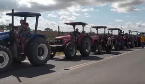 Produtores fazem tratoraço contra mudanças no Proagro