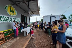 Cooperativa de Leite da Agricultura Familiar recebe equipamentos para implementar produção