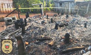 Incêndio em área rural deixa um idoso morto e destrói residência