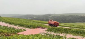 Após acidente, há sete dias homem mora em caminhão
