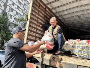 Conab entrega alimentos para atingidos pelas enchentes
