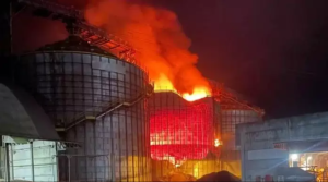 Incêndio em silo de soja mobiliza bombeiros há mais de dois dias no RS
