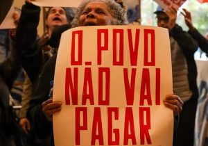MTST ocupa sede do Banco Itaú