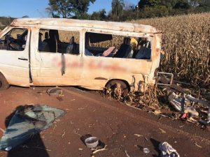 Acidente com van de trabalhadores rurais deixa um morto e vários feridos