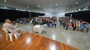 Palestra provoca reflexões sobre o papel da família na formação dos filhos