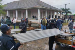 Granizo em Castro: com 600 casas danificadas, Estado auxilia município