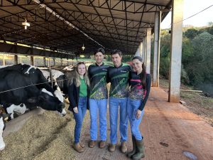 Tradição familiar impulsiona produção de leite no Paraná
