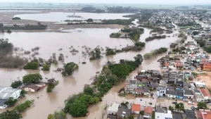 Enchente alaga milhares de casas no Sul