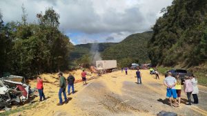 Grave acidente envolve caminhões e múltiplos carros