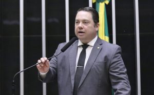Presidente da Comissão de Agricultura quer proibir financiamento ao MST