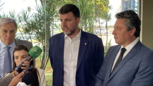 Dumping do leite é risco social e à segurança alimentar do país