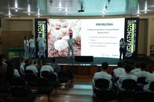 FAEP estimula estudantes a encontrarem soluções para produtores de aves e suínos