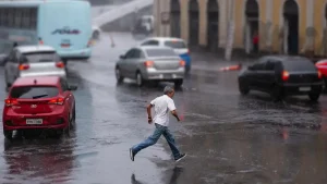 Começo da primavera é marcado por vendavais e chuva forte