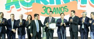 Sistema FAEP recebe menção honrosa da Alep pelos 30 anos do Agrinho