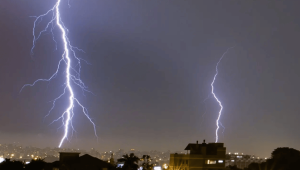 Frente fria vem trazendo risco de ventos e tempestades