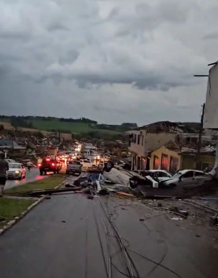 Tornado causa destruição e deixa dezenas de feridos em Rio Bonito do Iguaçu, no Paraná
