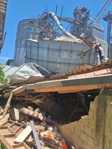 Silo desaba e homem fica soterrado