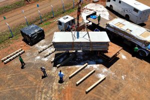 Primeiras casas das vítimas do tornado começam a ser construídas