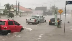 Ciclone extratropical deve provocar ventos extremos e risco de apagões no Sul e Sudeste