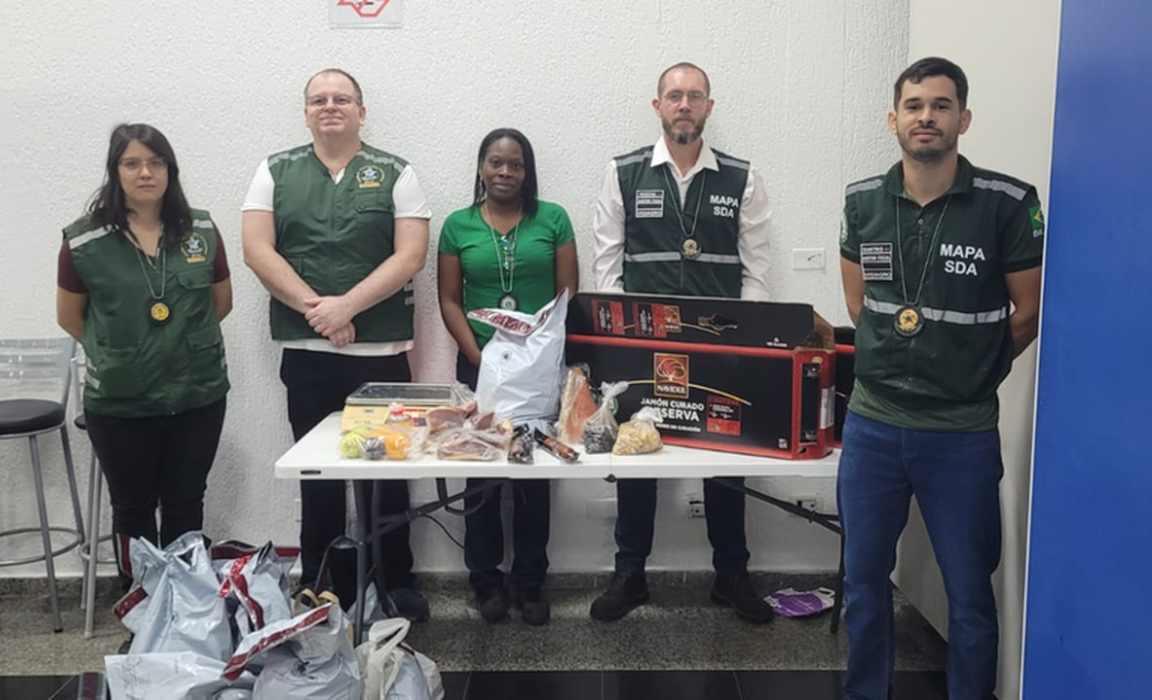 Presunto pata negra, bacalhau são apreendidos em cruzeiro