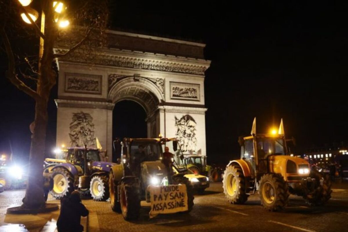 Agricultores franceses cercam Paris