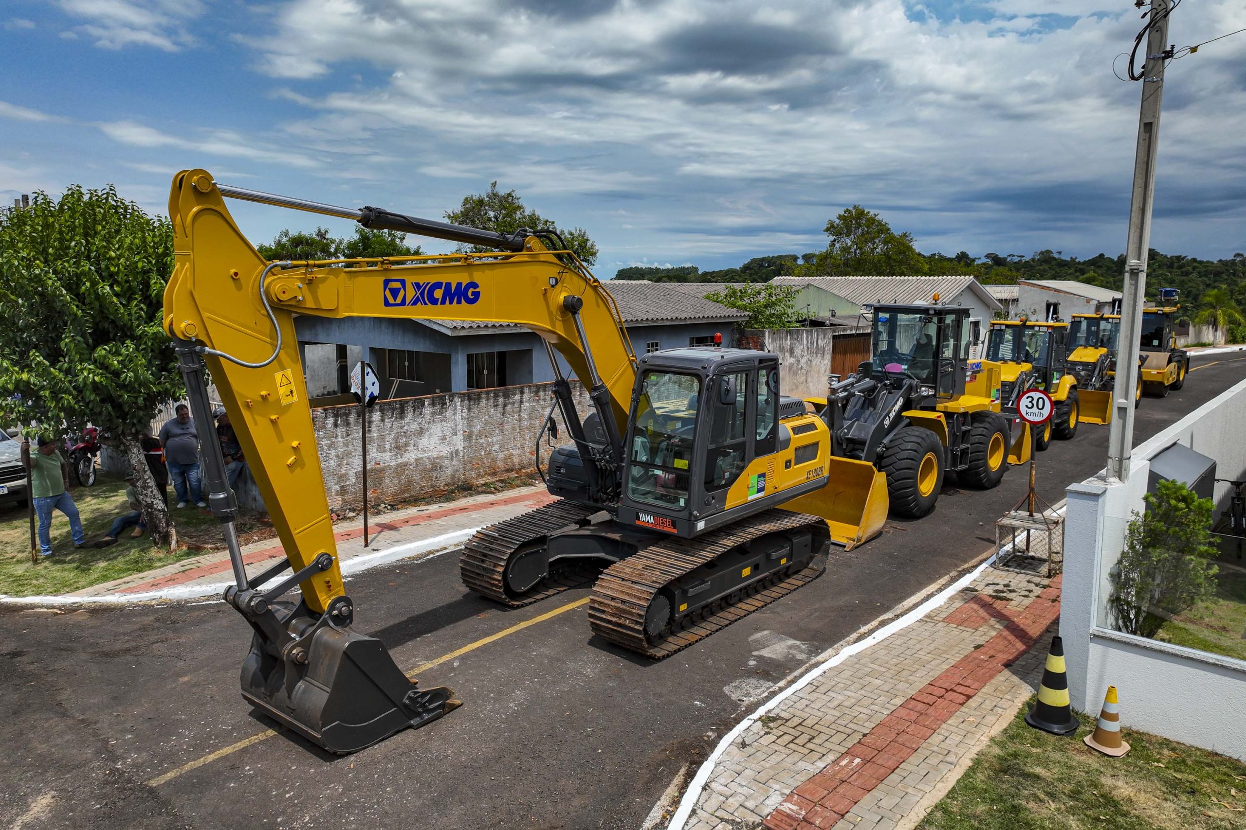 Novas máquinas agrícolas revolucionam atendimento a produtores