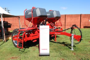 SHOW RURAL: Multinacional desenvolve máquina a partir da demanda de colégios agrícolas