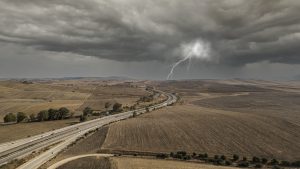 Ciclone extratropical trará chuva e temporais isolados no começo da semana