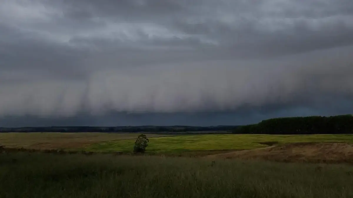 Temporais com ventos de mais de 100km/h atingem Sul do País